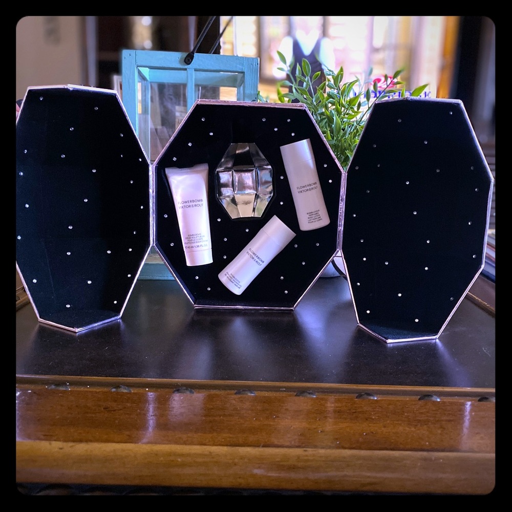 Viktor & Rolf flowerbomb case